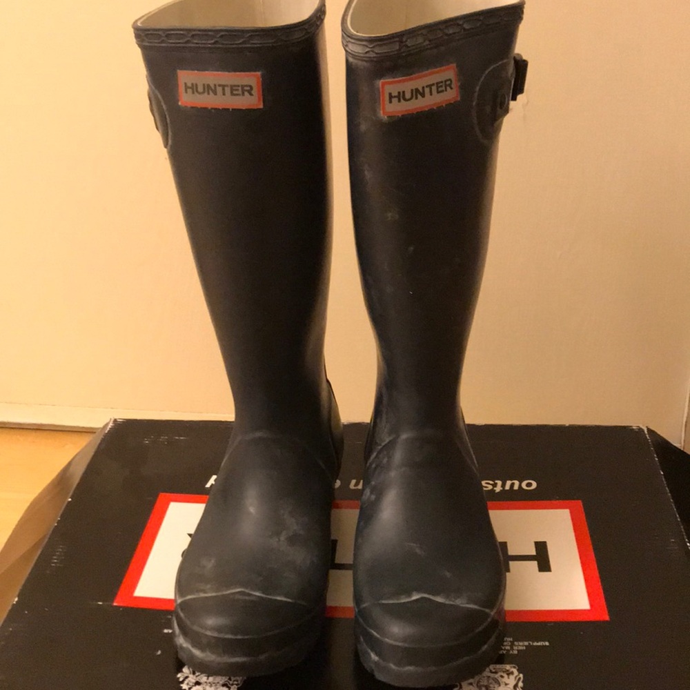 HUNTER AUTHENTIC YOUNG NAVY RAIN BOOTS - USED ☔️